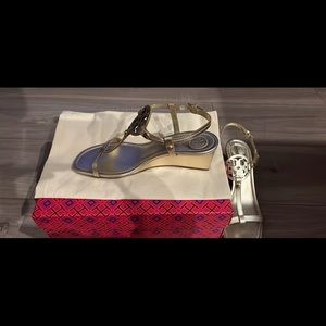 size 8 mm tory burch wedge